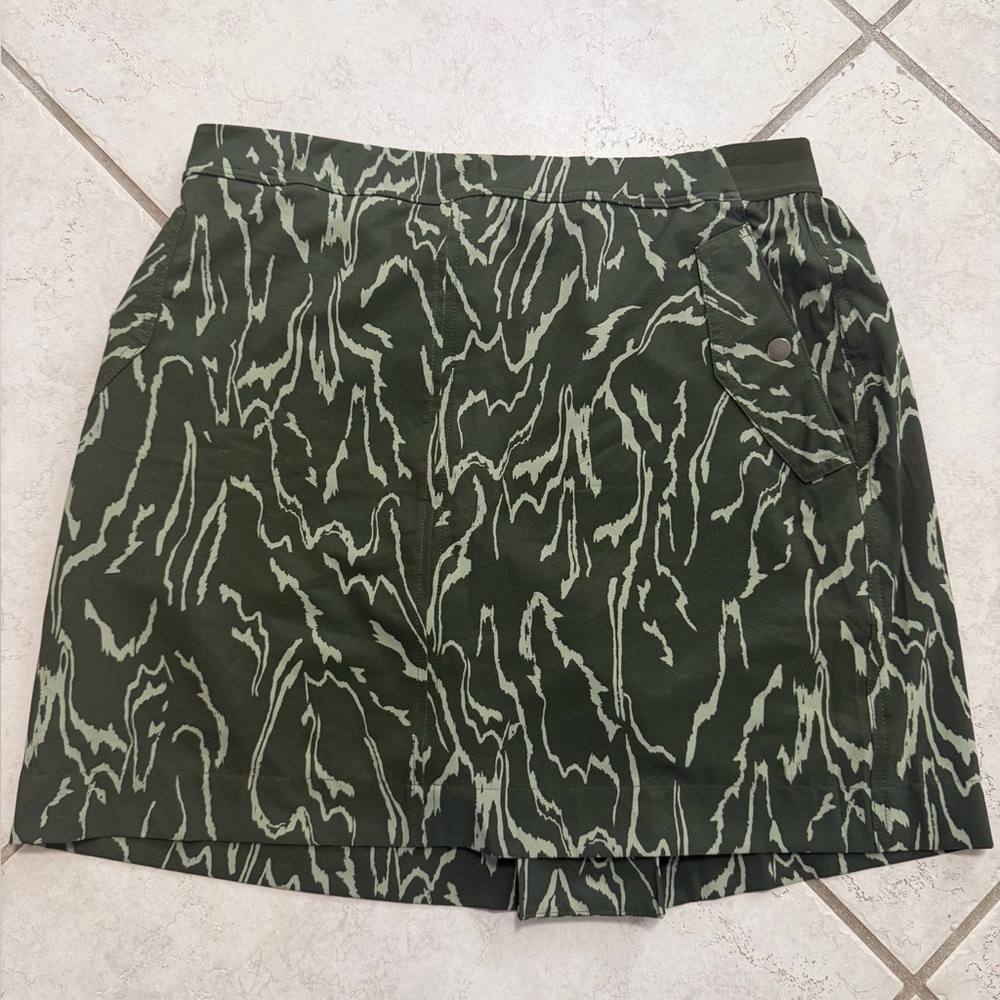 Athleta Vienna Cargo Skort Voyage Eucalyptus Olive Green Women's Size 16